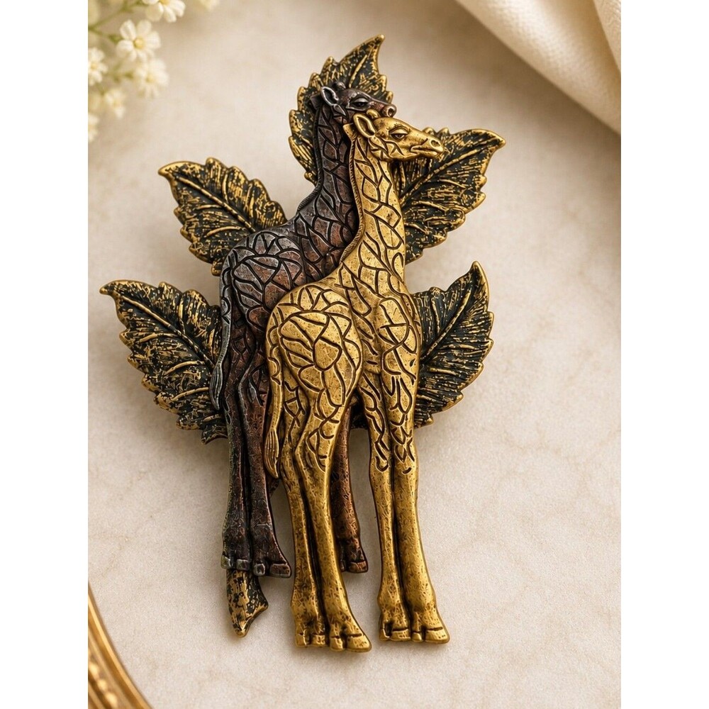 Vintage Giraffe Brooch Gold Bronze Tone Safari Animal Pin Dimensional Layered Me